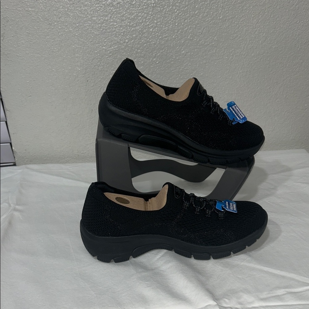 Skechers Women's Black Knit Sneakers